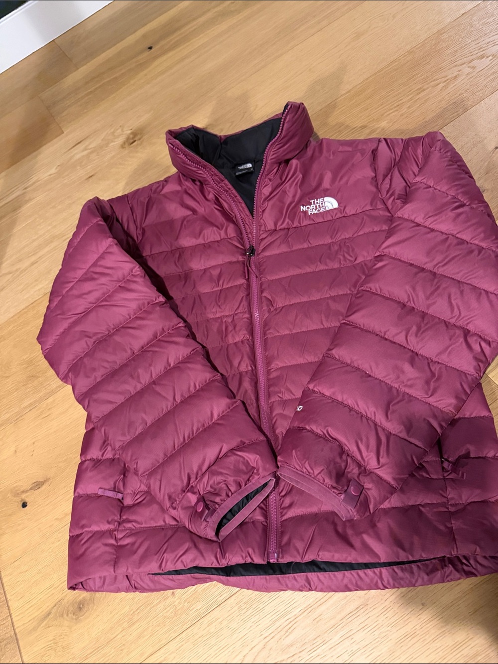 The North Face MENS size small Puffer Jacket - 600 - Magenta - new without tags.